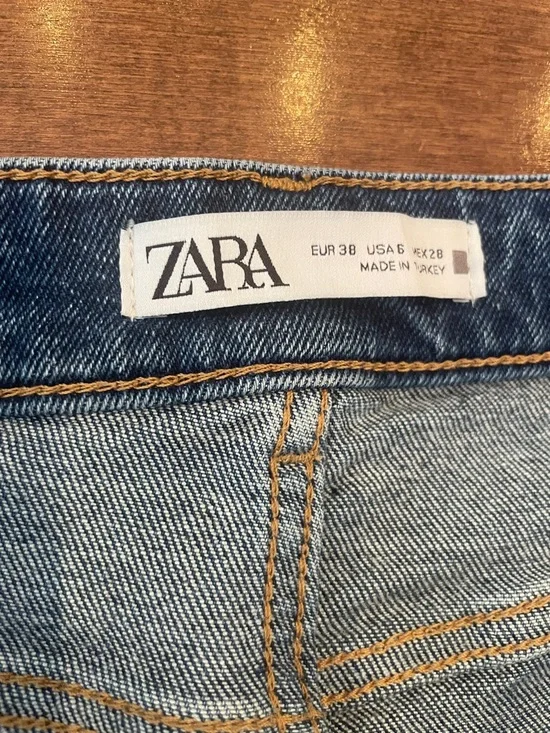 Zara Women's Straight Leg Jeans in Medium Blue Denim - Picture 5 of 9